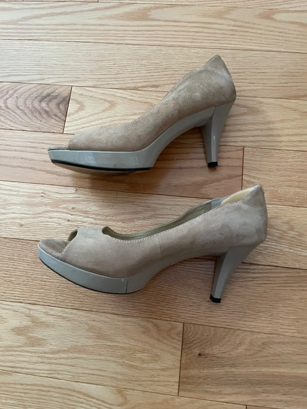 Nine West Peep Toes, Size 8, Tan Patent Leather